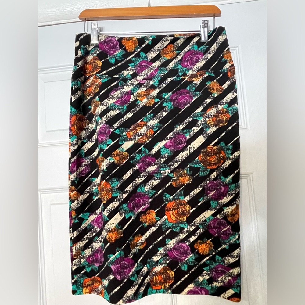 LuLaRoe Black and Cream Stripe with Floral Cassie Pencil Skirt size Medium